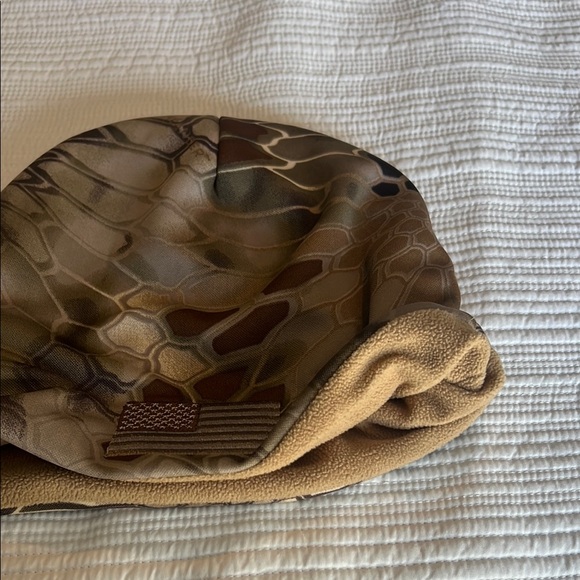 Camouflage Beanie with Flag Patch - Picture 5 of 6